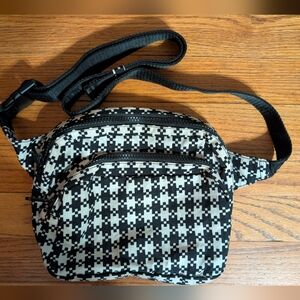 BAGGU Black Strap, Black/White Crossbody Purse